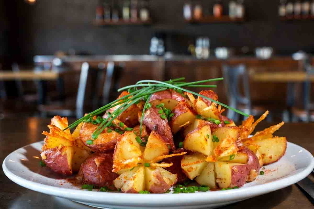 Marla “Griddle Queen” Jenkins’ crispy griddle-smashed red potatoes for BBQ – golden duck-fat crust, garlic butter, smoked paprika, and fresh chives