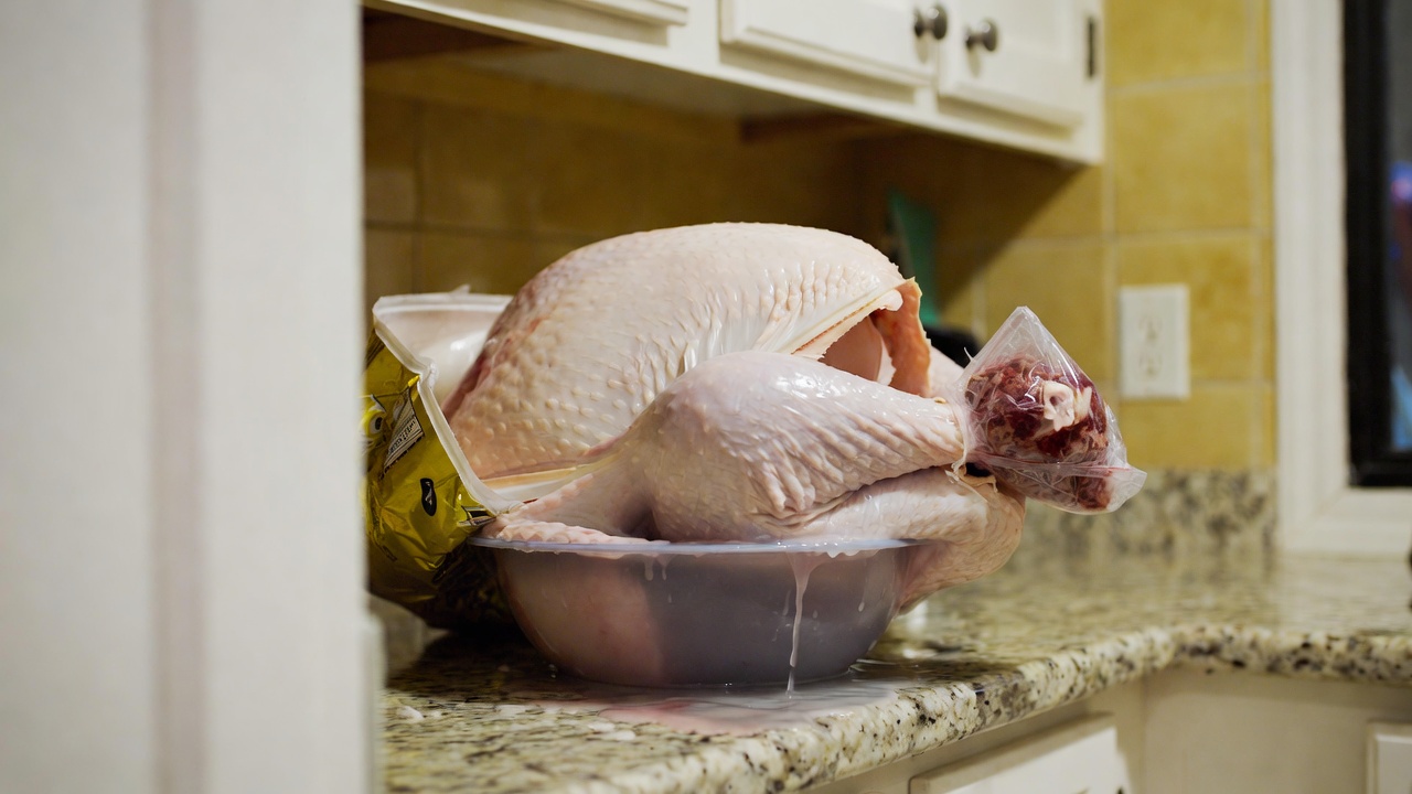 Turkey thawing on a counter - Popular BBQ Turkey thawing on a counter